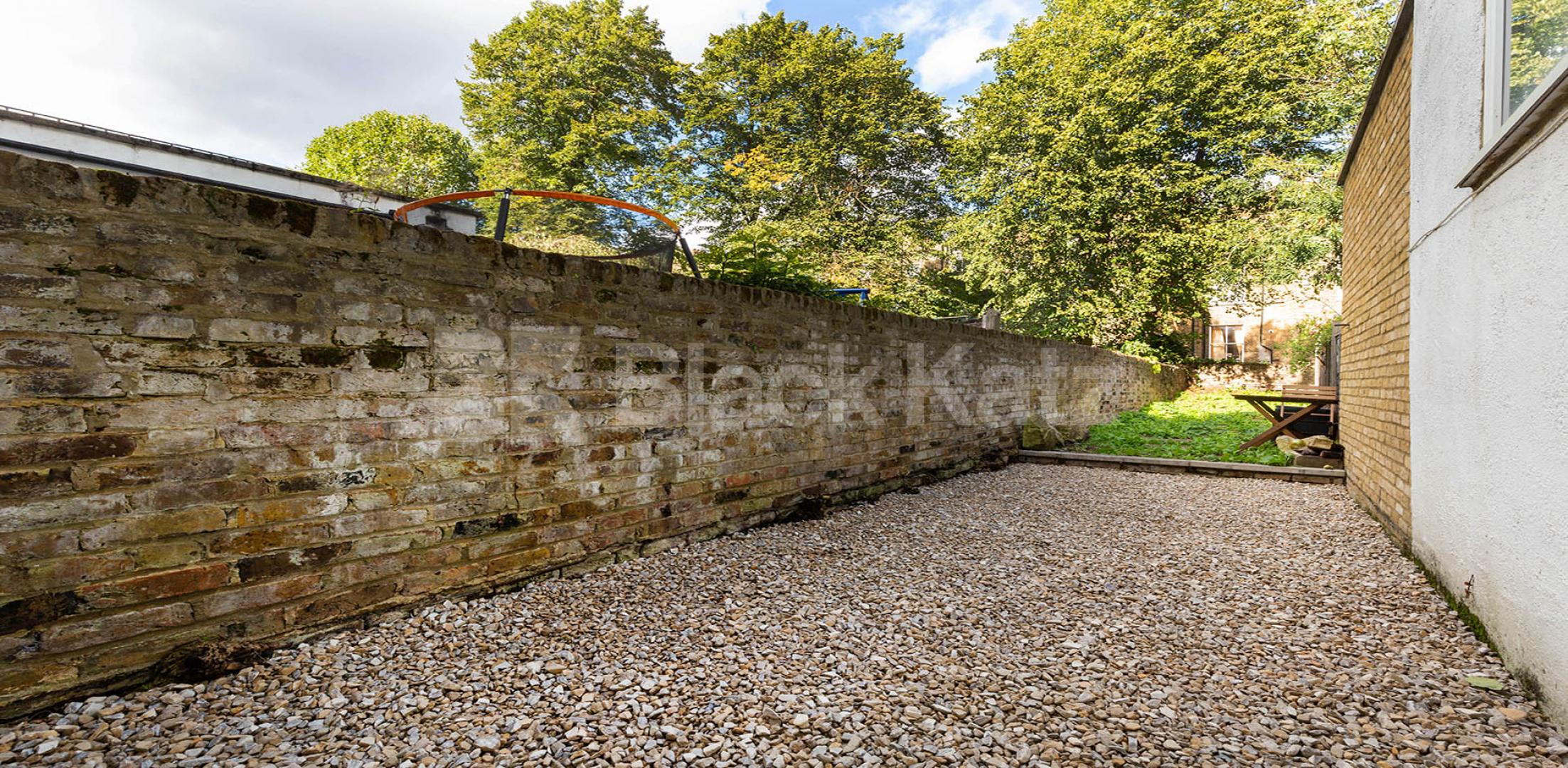 Super one bed garden flat set on a premier road in Kentish Town mins to tube.  Patshull Road, Kentish Town